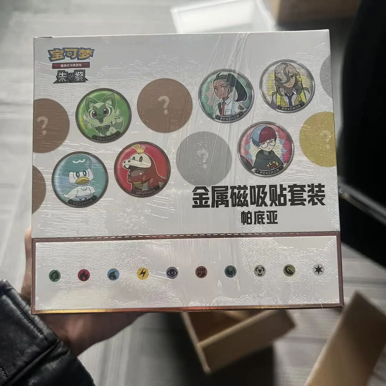 شارة مغناطيسية أصلية على شكل ثلاجة من سلسلة بوكيمون بالديان، معدنية مع شريط لاصق مغناطيسي، إكسسوارات للمعجبين وهدايا