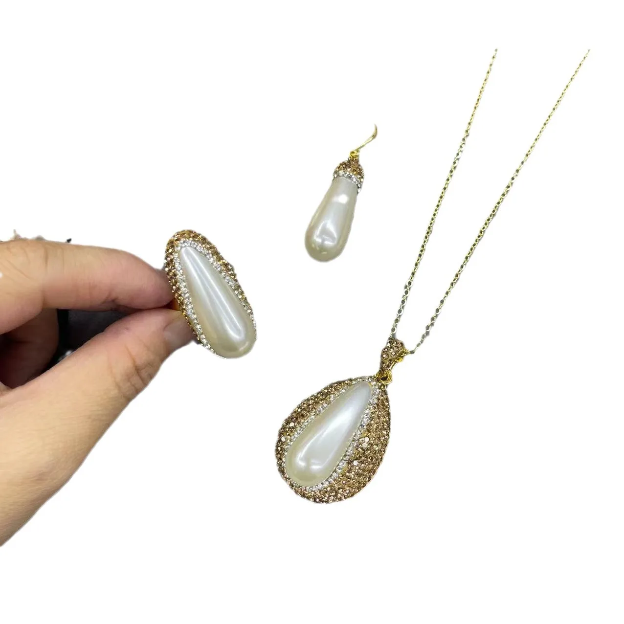 Ore shell clay inlaid exquisite three-piece jewelry set European popular original design handmade pendant necklace earring ring