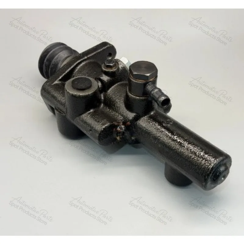 Forklift Oil‑Hydraulic Clutch Master Cylinder Assembly Suitable for 7FD20 7FD25 7FD30 7FDJ35 Transmission Repair Accessory