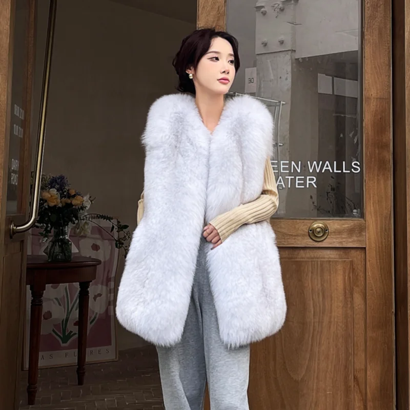 

2024 New Fashion Silver Fox Fur Jacket Women V-neck Black Real Fox Whole Skin Fur Winter Thick Soft Warm Fox Fur Vest