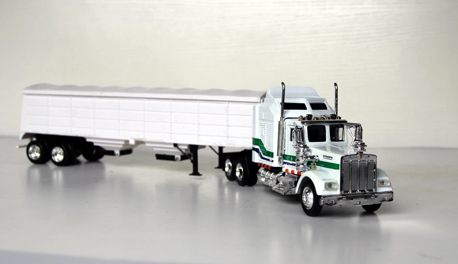 New Special Offer 1/43 Classic US Container Truck Desktop Static Display Collection Model