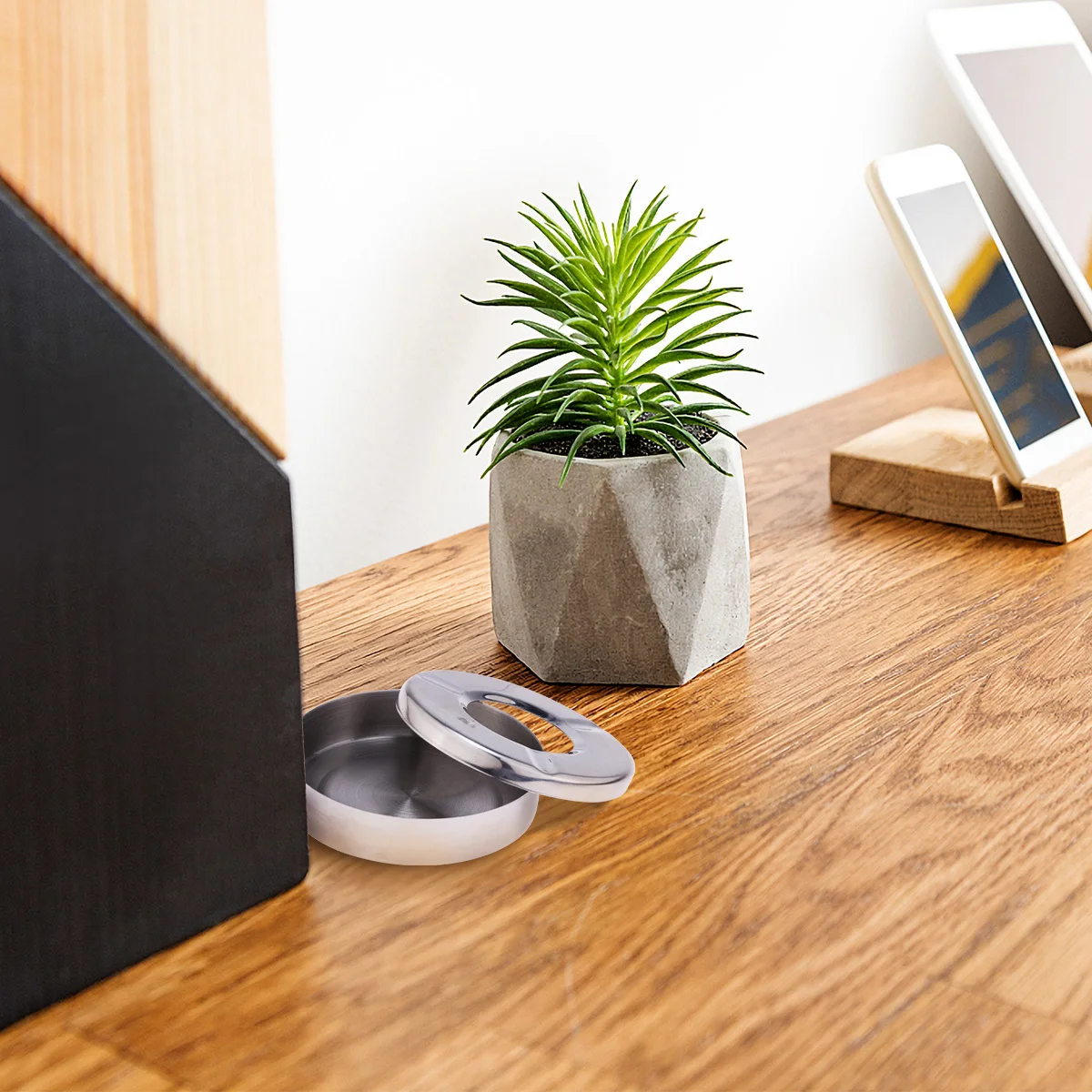 

Round Ashtray With Lid Thick Stainless Steel Cigarette Tray Large Capacity Rustproof Home Office Outdoor Use