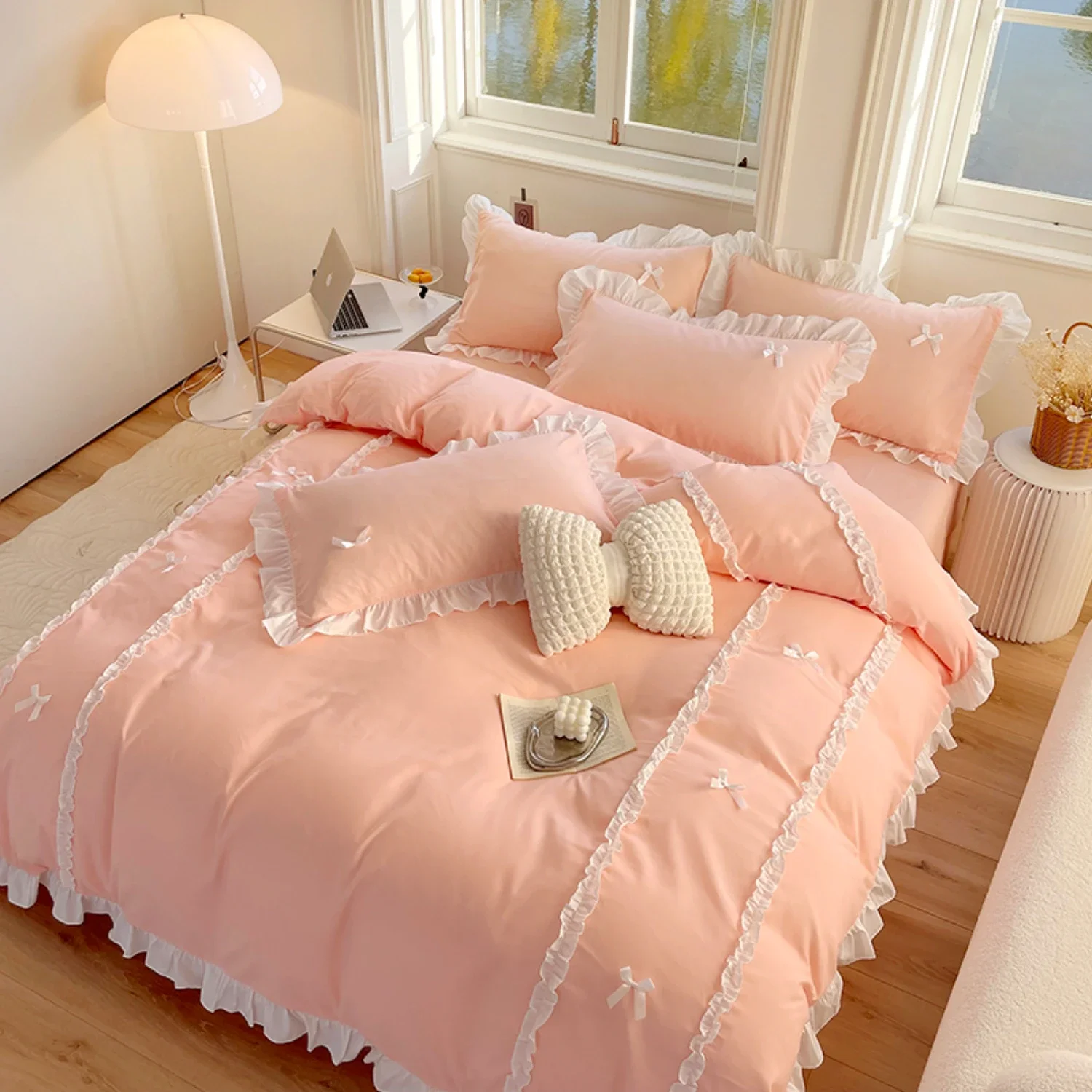 

tion to your home furnishings. Transform your bedroom into a cozy and elegant retreat with this high-quality, soft and comfortab