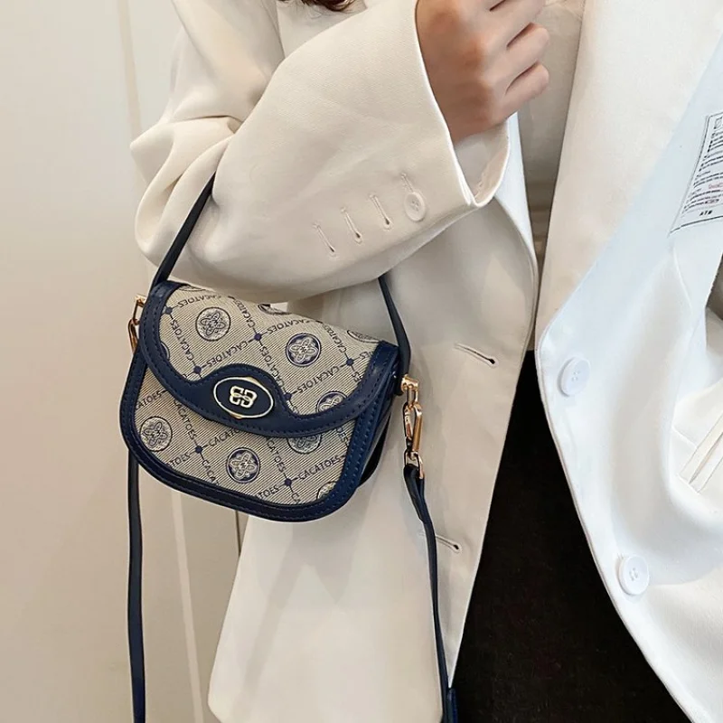 

Fashionable Women's Tote Bag Made Of Grid-Printed Leather With Trendy Commuter Design And Paris Elegant Style​