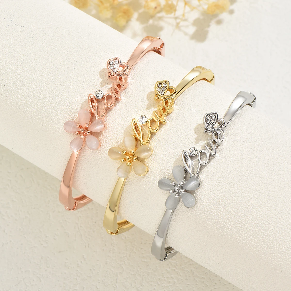 Trendy and Personalized Explosive Bracelet, Fashionable, Elegant, Versatile, Alloy Flower Hollow Women's Accessory