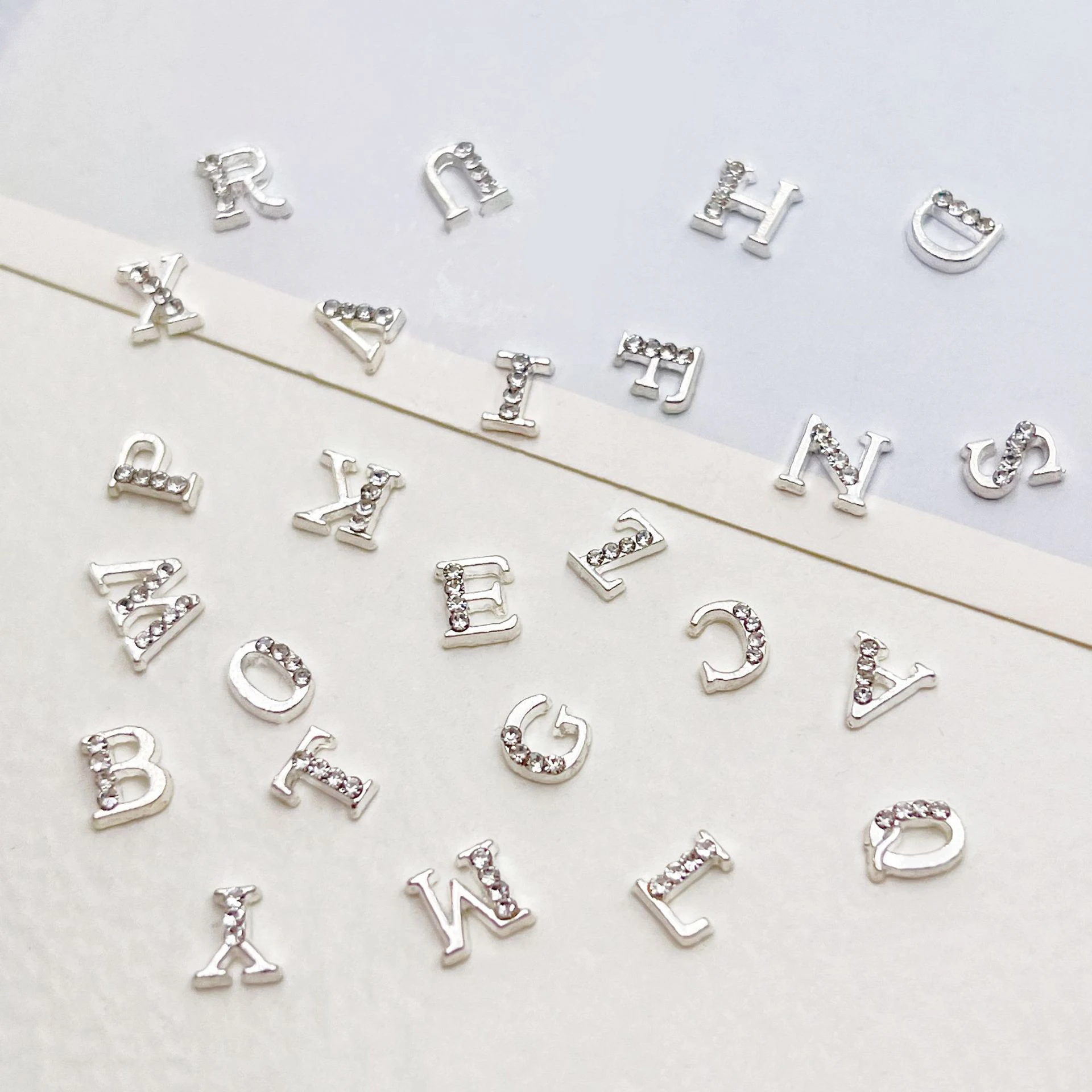 Patch de luxe léger en alliage de lettres strass pour Nail Art, 26 pièces/lot, plein de diamants, accessoires de décoration contractés à faire soi-même