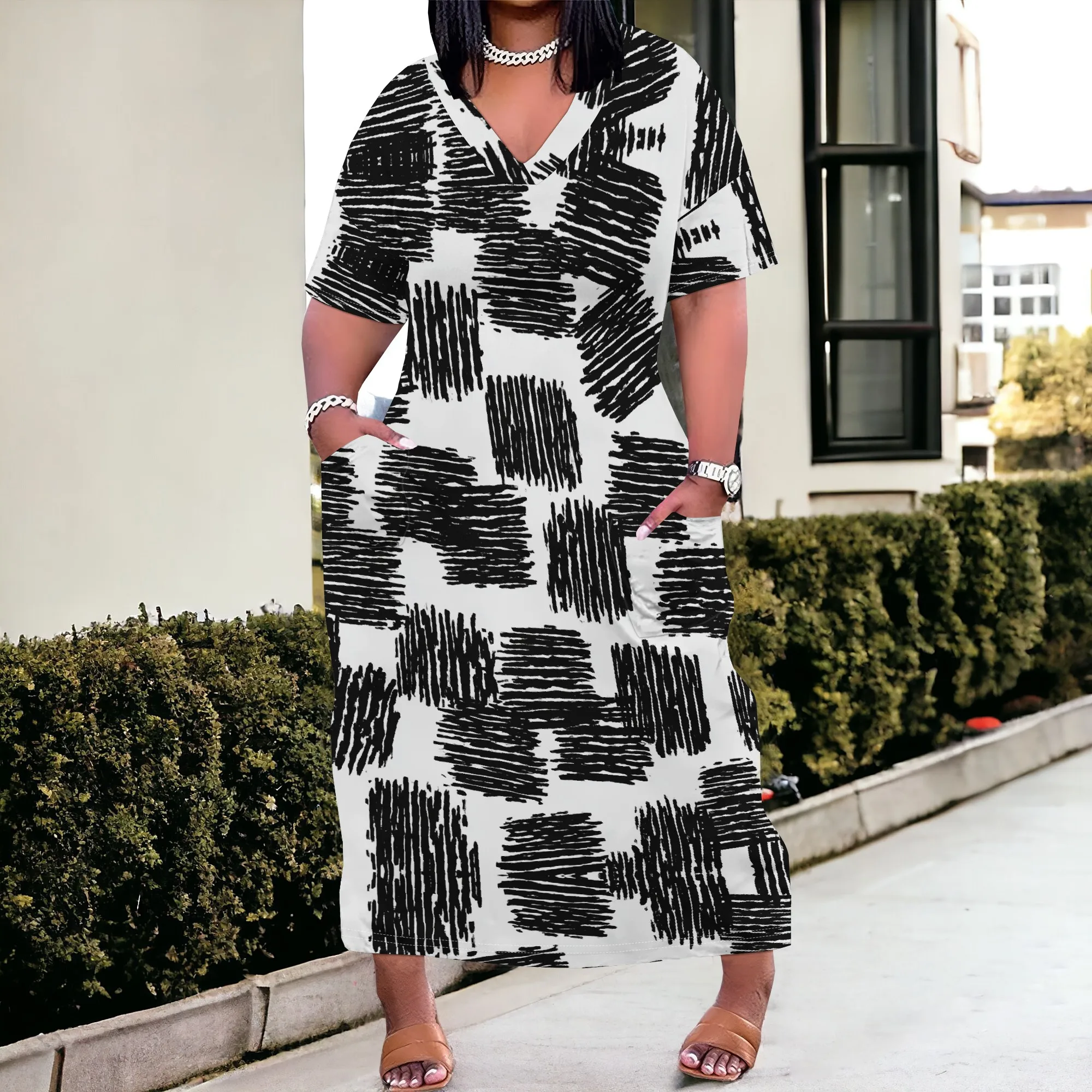 

Plus Size Black White Abstract Print Maxi Dress V-Neck Loose Fit Casual Summer Kaftan with Pockets XL-6XL
