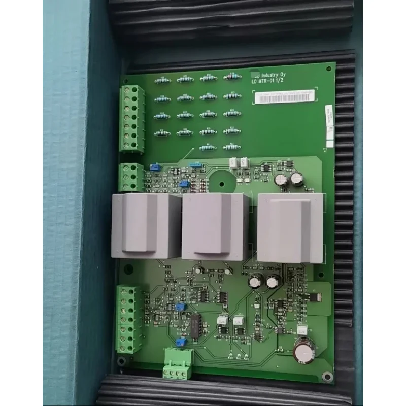 

Новый Оригинальный Промышленный Компонент Управления 3BHB007445P0001 LD MTR-01 63940135F