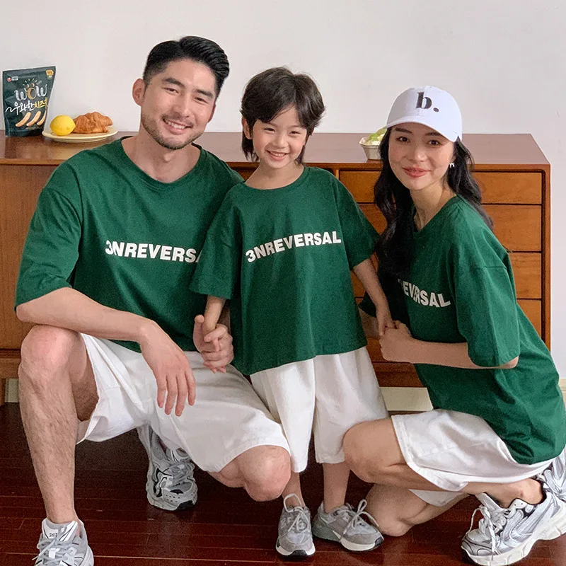 

Family Same T Shirt Cotton Green Father Mother and Children Matching Short Sleeve Tees Tops Korean Mom Dad Son Daughter Clothes