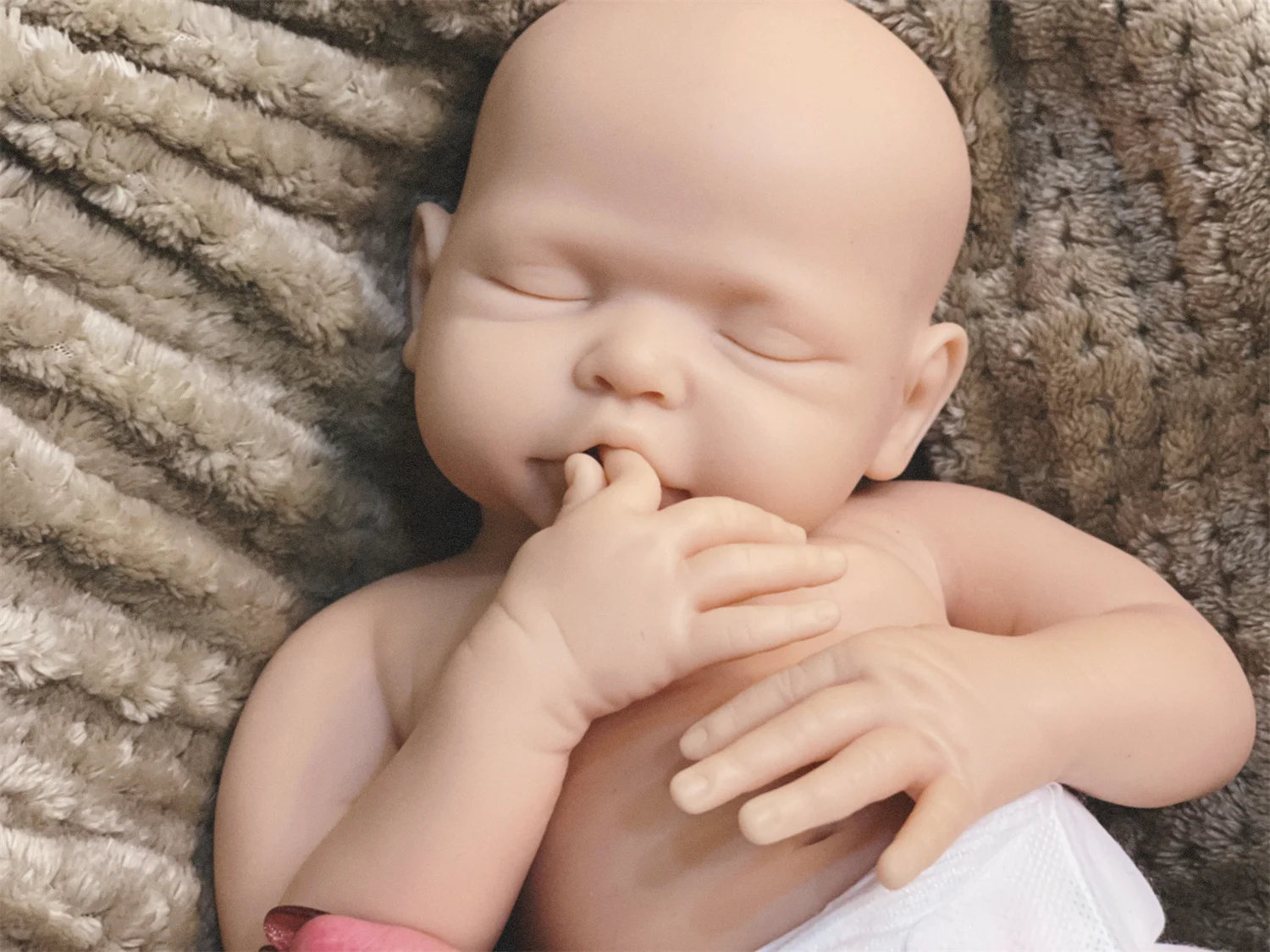 Attyi 16.7Inch Closed Eyes Unpainted Silicone Girl Doll With Soft Touching Feeling Handmade Waterproof bebe reborn doll