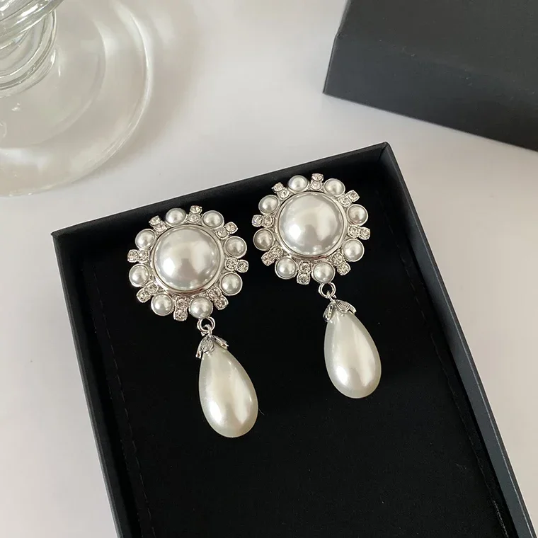 

Designer Brand Flower Crystal Pearl Earring Ear Clip Women High Quality Girl Gift Luxury Jewelry Party Trend
