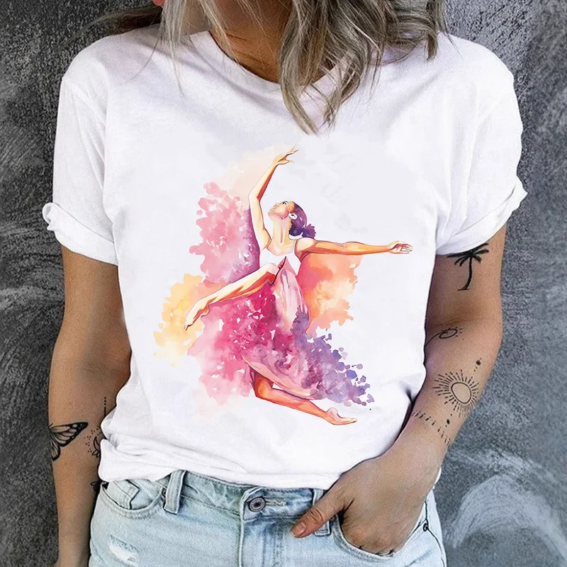 camiseta-feminina-plus-size-casual-branca-de-manga-curta-com-estampa-classica-de-bailarina-gola-redonda-estilo-harajuku-camiseta-base-de-verao-em-poliester