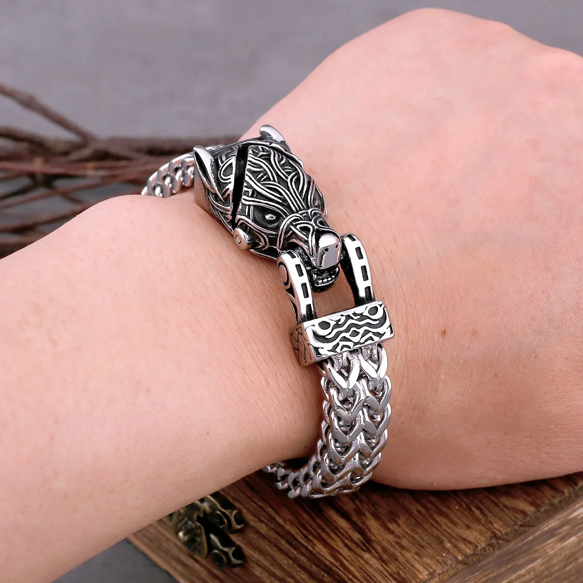 Fashionable Nordic Wolf Head 316L Stainless Steel Bracelet Dominant Animal Men\'s Bracelet Punk Cool Biker Wristband Accessories
