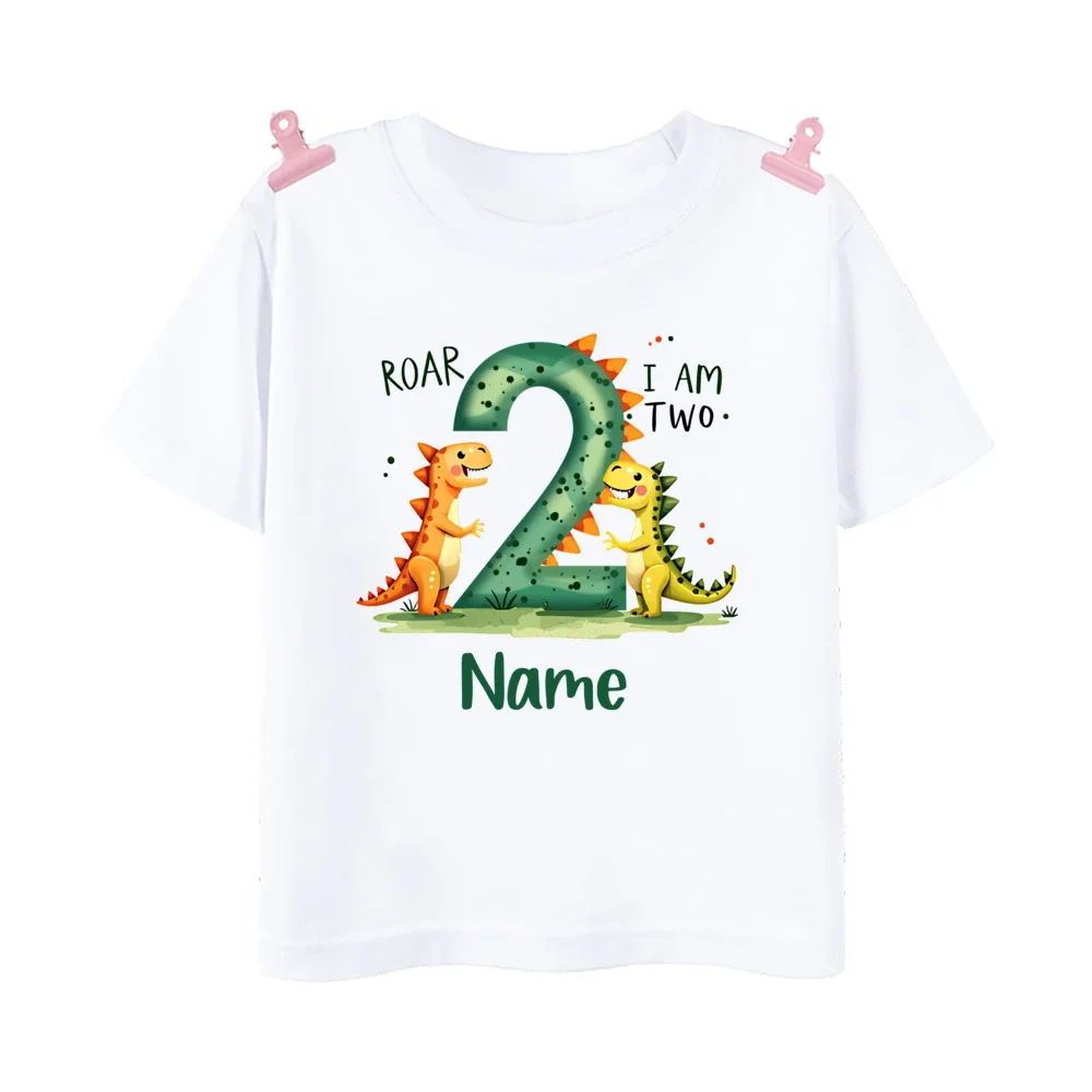 Personalisiertes Dinosaurier-Geburtstags-T-Shirt für Jungen zum 3. Geburtstag mit Aufschrift „Roar I Am Three“ Kinderparty-Outfit Individuelles Geschenk – Detail 4