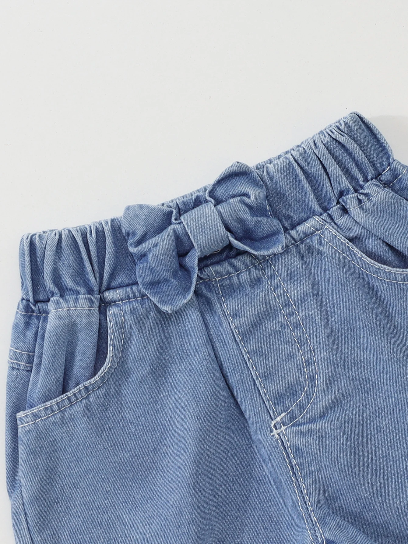 1 Stück Sommer-Jeansshorts für Mädchen mit Schleife und Fransen, süße Hotpants mit hoher Taille, süßer Stil, Alltags-/Outdoor-Bekleidung, 1–4 Jahre, weicher Denim-Stoff – Detail 4