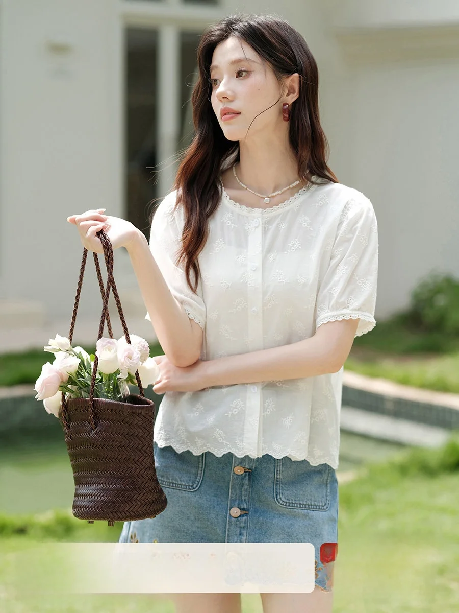 

Белая вышитая футболка с коротким рукавом, на одной пуговице, с круглым вырезом, из чистого хлопка, французский стиль, свободный крой, дышащая, летняя новинка