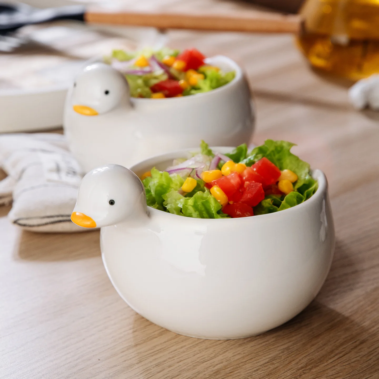 Cute Duck Shaped Ceramic Bowl with Pouring Spout, Creative Baking & Egg Mixing Bowl, Multi-Purpose Salad Bowl for Home & Kitchen