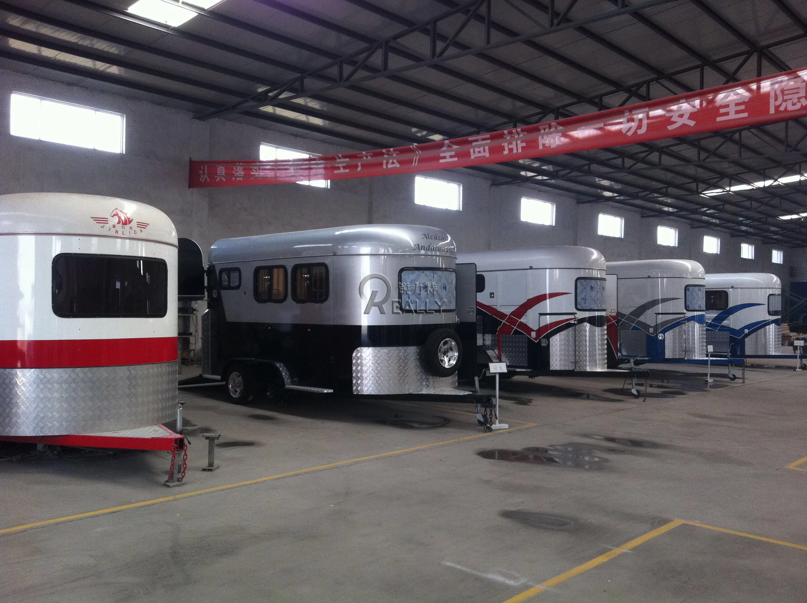 Многофункциональный прицеп для лошадей, новый дизайн, уличная фургон, задняя дверь