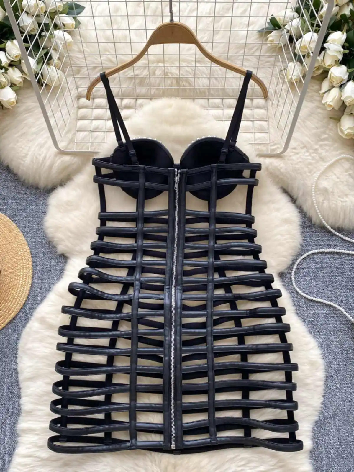 Abito da donna aderente in pelle gotica nera Mini abito vintage senza maniche scavato Y2k Abiti interi anni 2000 Abiti coquette