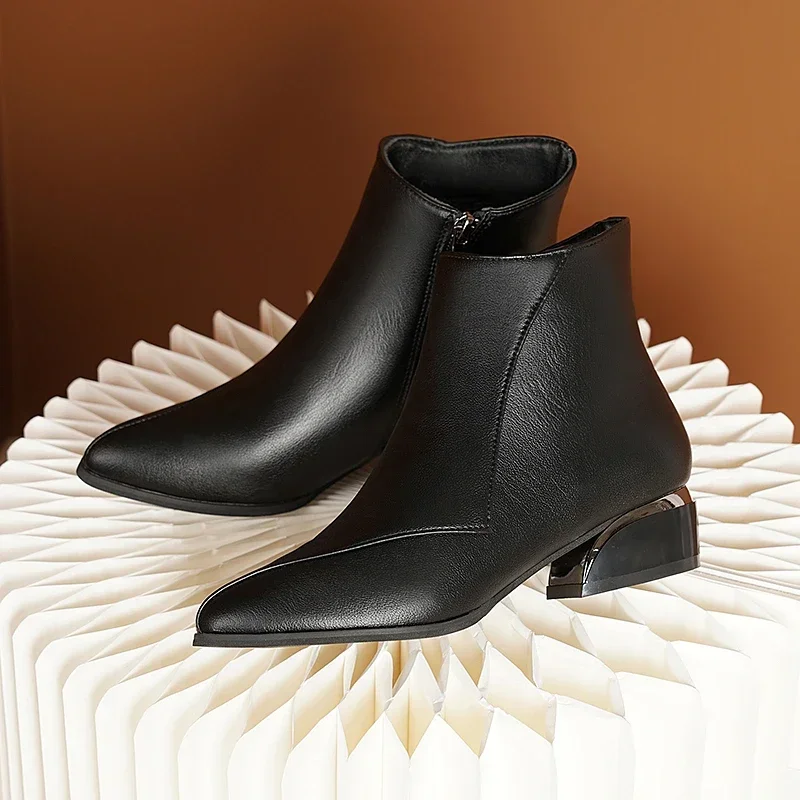 Herbst und Winter 2026 Damenstiefel Britischer Stil Modische Stiefel für Frauen Neue Dickabsatzige Übergroße Modische Kurzstiefel – Detail 3