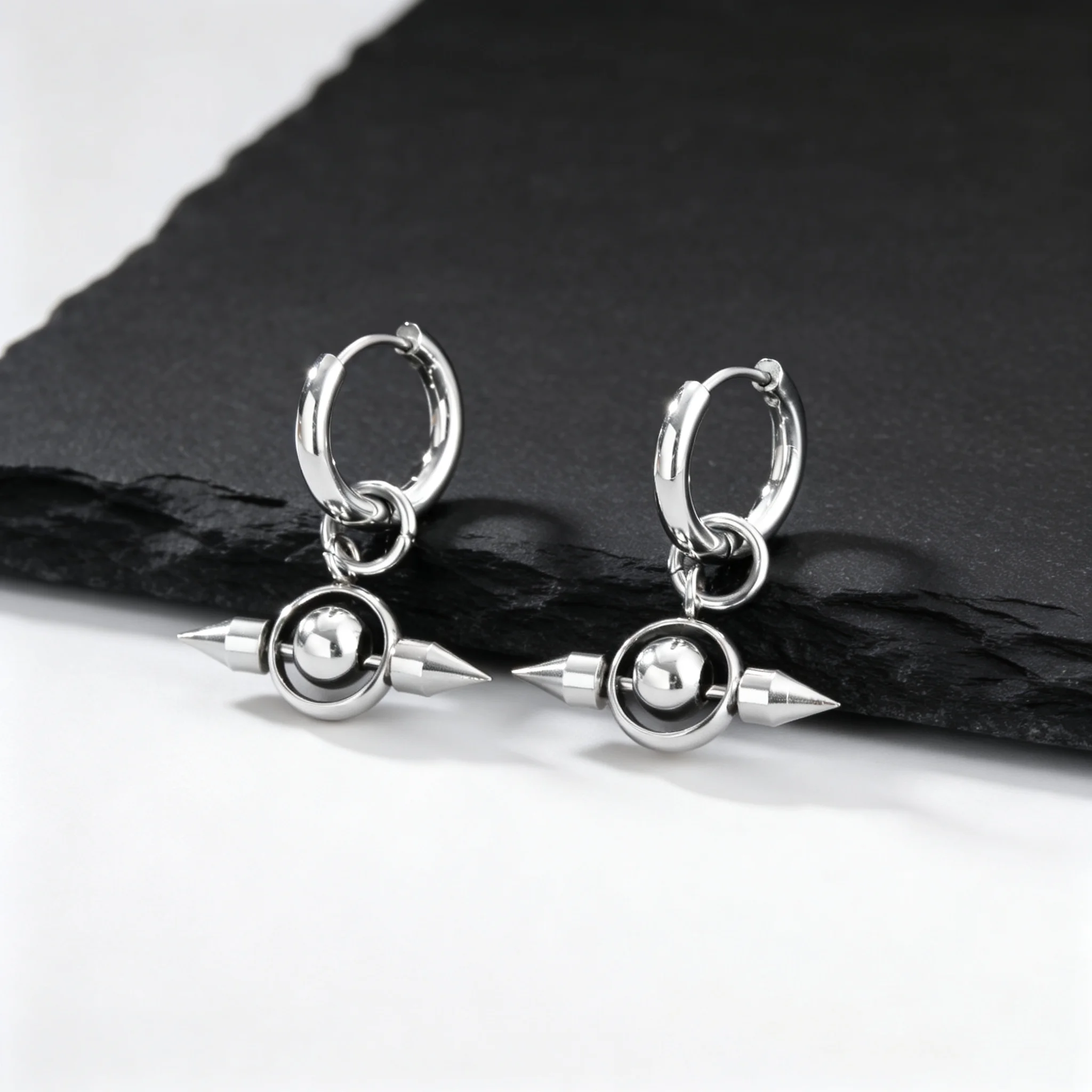 Neue Punk-Nieten-Creolen für Männer und Jungen, Hypoallergene Edelstahl-Creolen, Durchstechbare Ohrringe Schmuck – Detail 2
