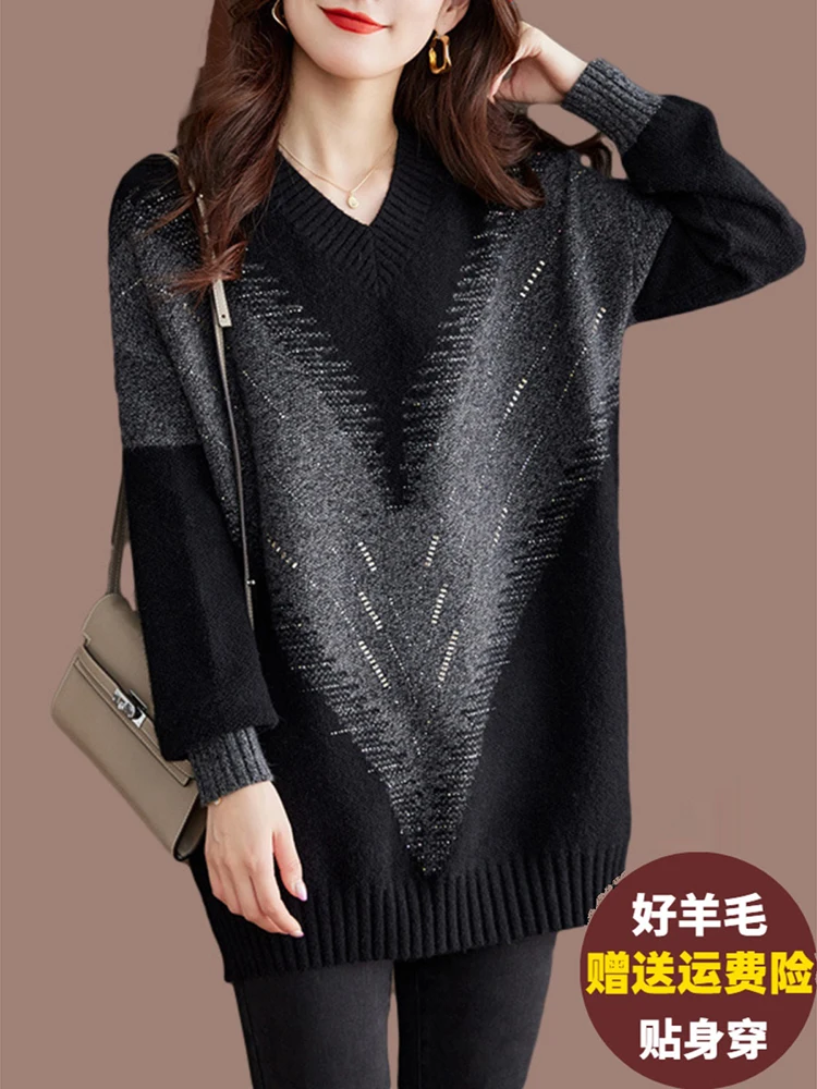 

2025 женский осенний трикотажный свитер с v-образным вырезом средней длины, дизайн со стразами, модный универсальный свободный пуловер 4XL