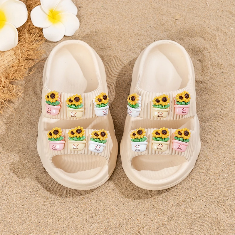 

Kids Beach Shoes with Sweet Flowers Girls Bathroom Shoes Soft Bottom Non-slip 2026 New Fashion Children Slippers Open Toes Cute