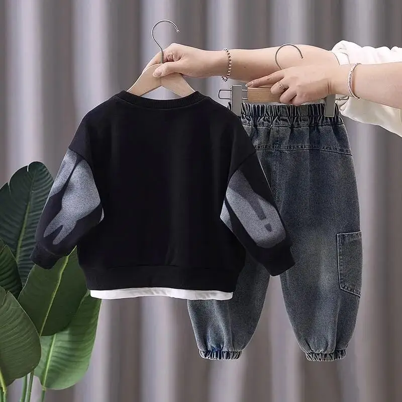 Children's Clothing Set Spring and Autumn New Kids Suit Boys Long Sleeved Sweater Jeans 2-Piece Set