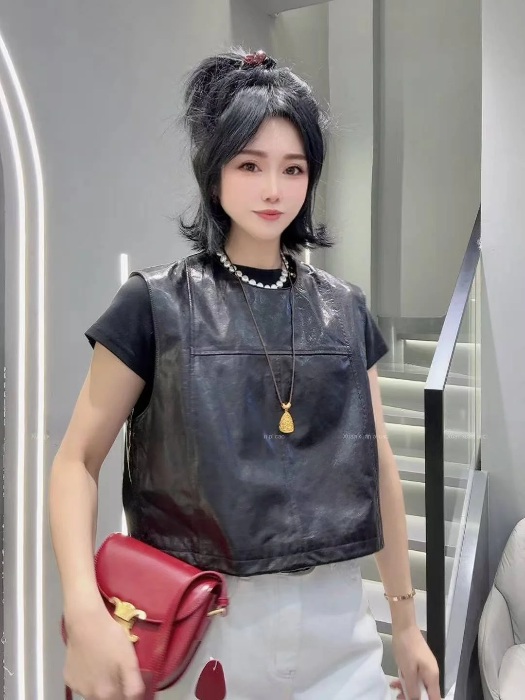 

Новая женская кожаная жилетка 2025 года: приталенная, универсальная, модная верхняя одежда из натуральной воловьей кожи для повседневной носки