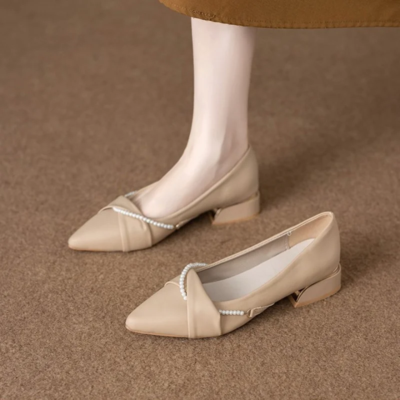 Pointed-toe low-heel women's shoes Pearl necklace jewelry Comfortable and versatile commuting shoes