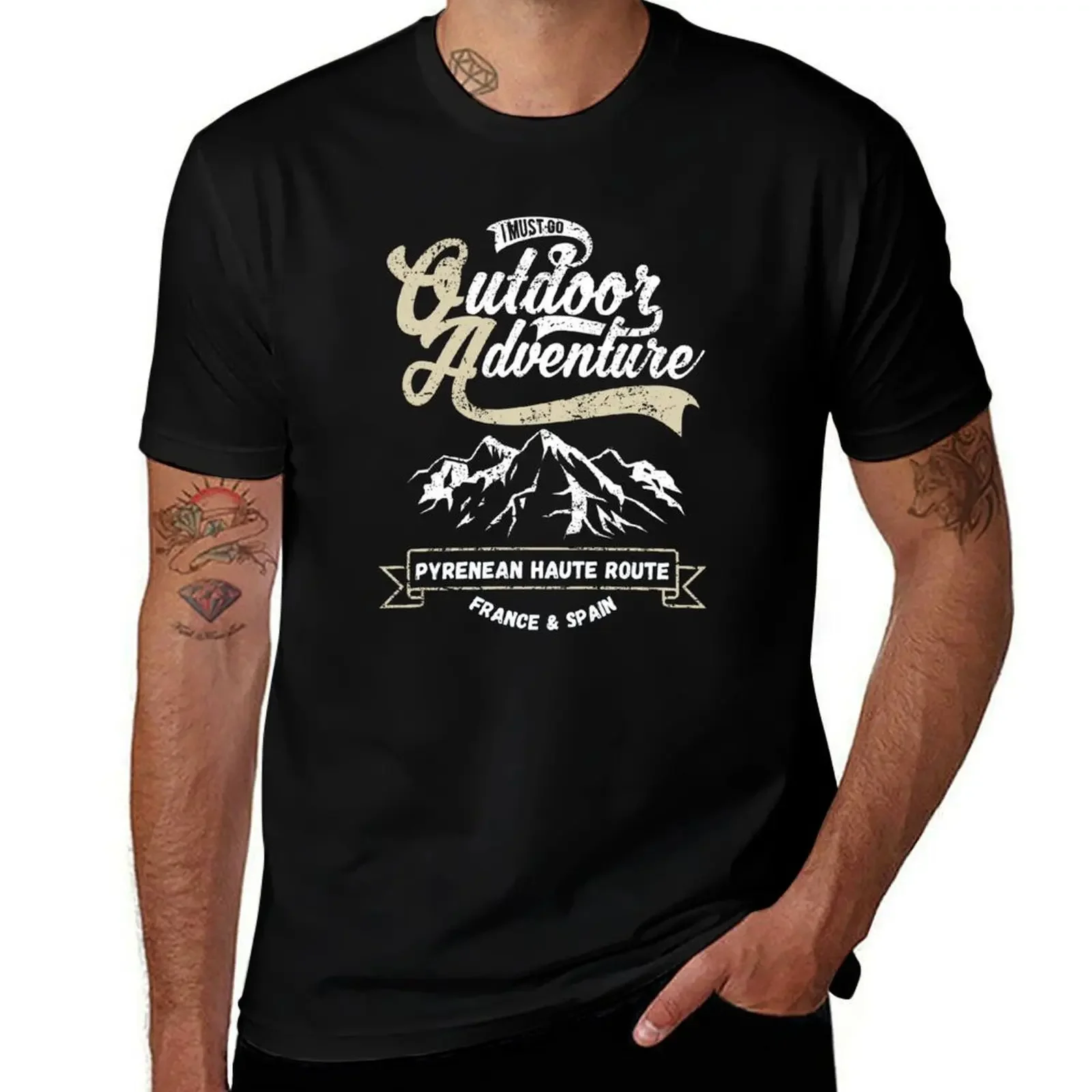 Pyrenean Alto Ruta o Pirineos High Route en España y Francia, Europa - Camiseta con logo de aventura al aire libre de montaña vintage