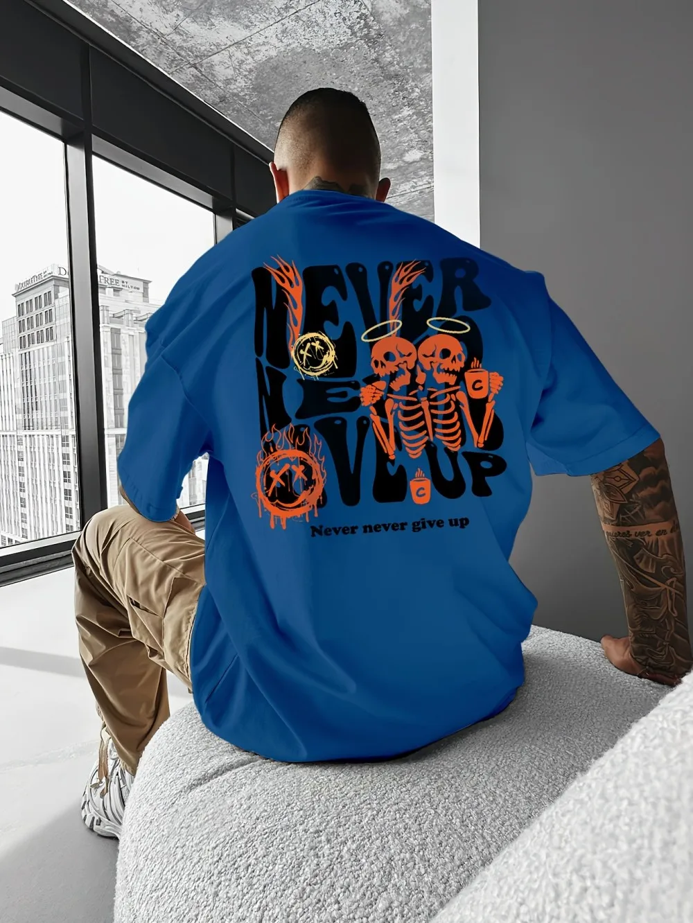 القميص الرجالي الجديد لصيف 2025 عبارة عن طباعة حروف ثلاثية الأبعاد كاجوال عصرية وقابلة للتنفس ومريحة