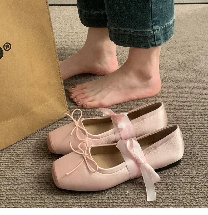 Designer-Kreuzriemen-Damenschuhe im Mary-Jane-Stil, modische Schuhe mit eckiger Zehenpartie und Schleifenverzierung, bequeme Damen-Ballerinas. – Detail 20