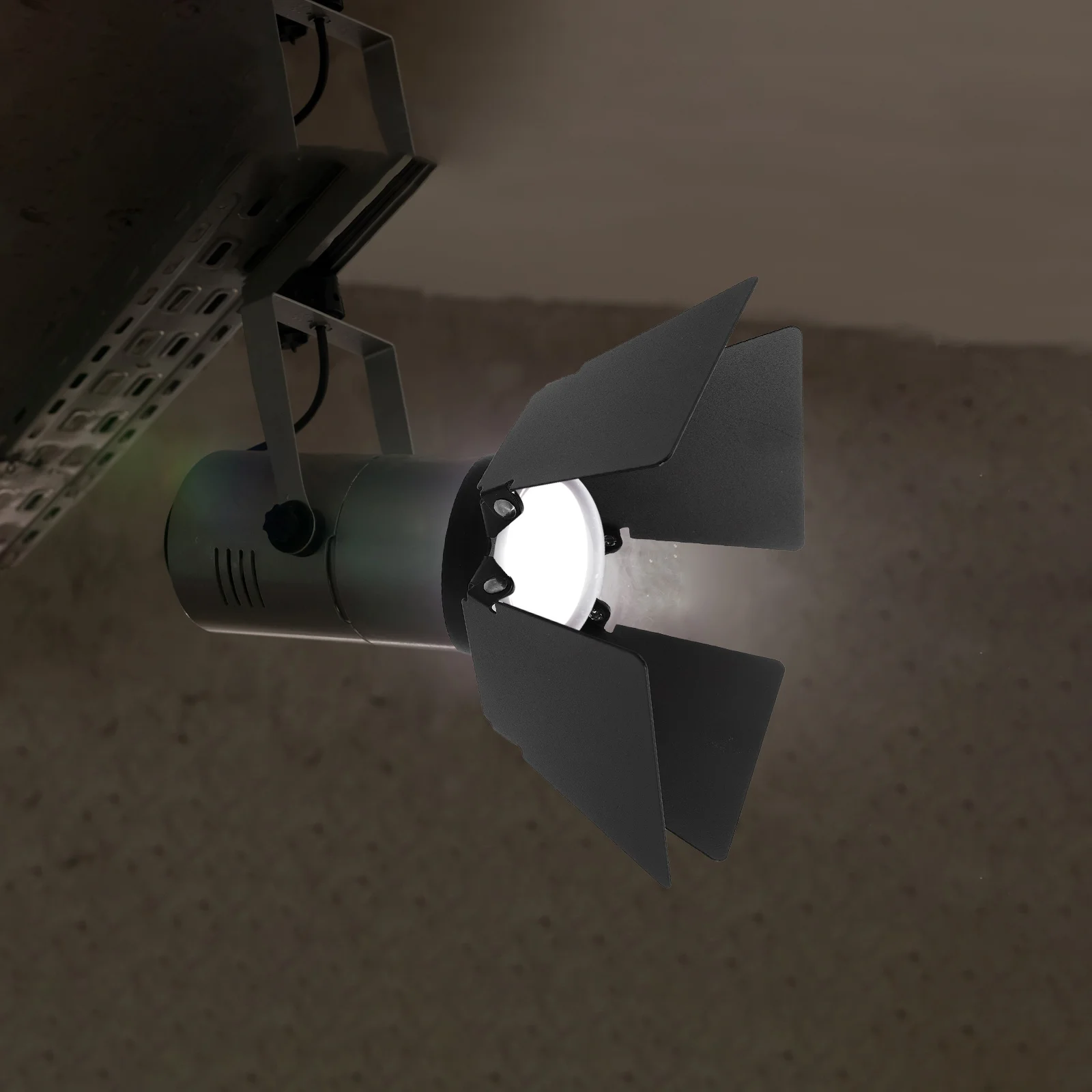 

Anti-Glare Track Light Shade Four-Leaf Adjustable Spotlight Cover for Hotel Clothing Store Lighting Fixture