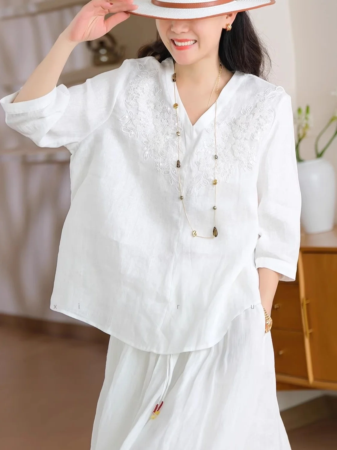 Été 2025 T-shirt ample brodé femmes décontracté v-ne ort Sve haut respirant grande taille Faion artistique Sle