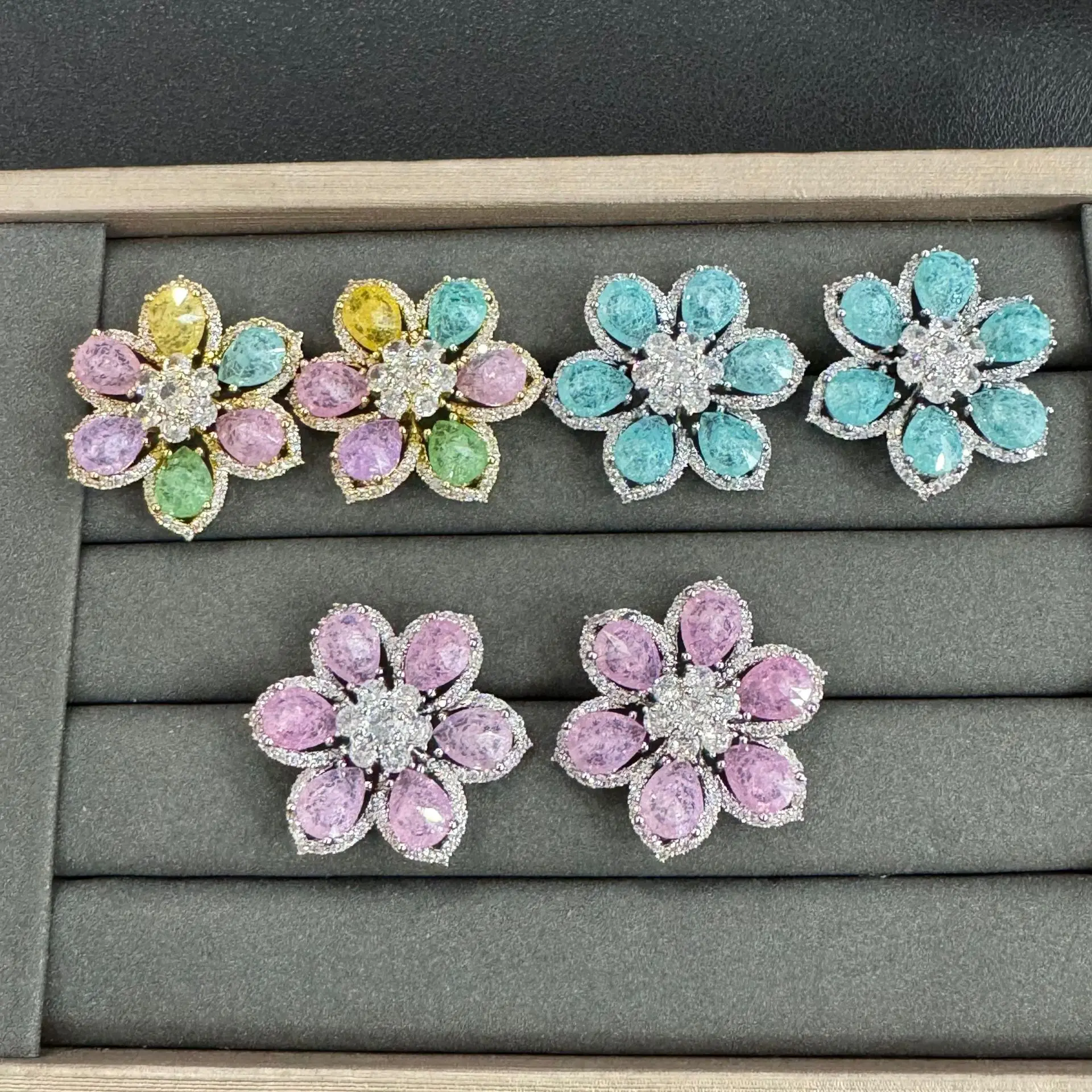

Ice Flower Effect Multi Color Flower Stud Earrings Cubic Zirconia Statement Jewelry for Banquet Party daily wear women gift
