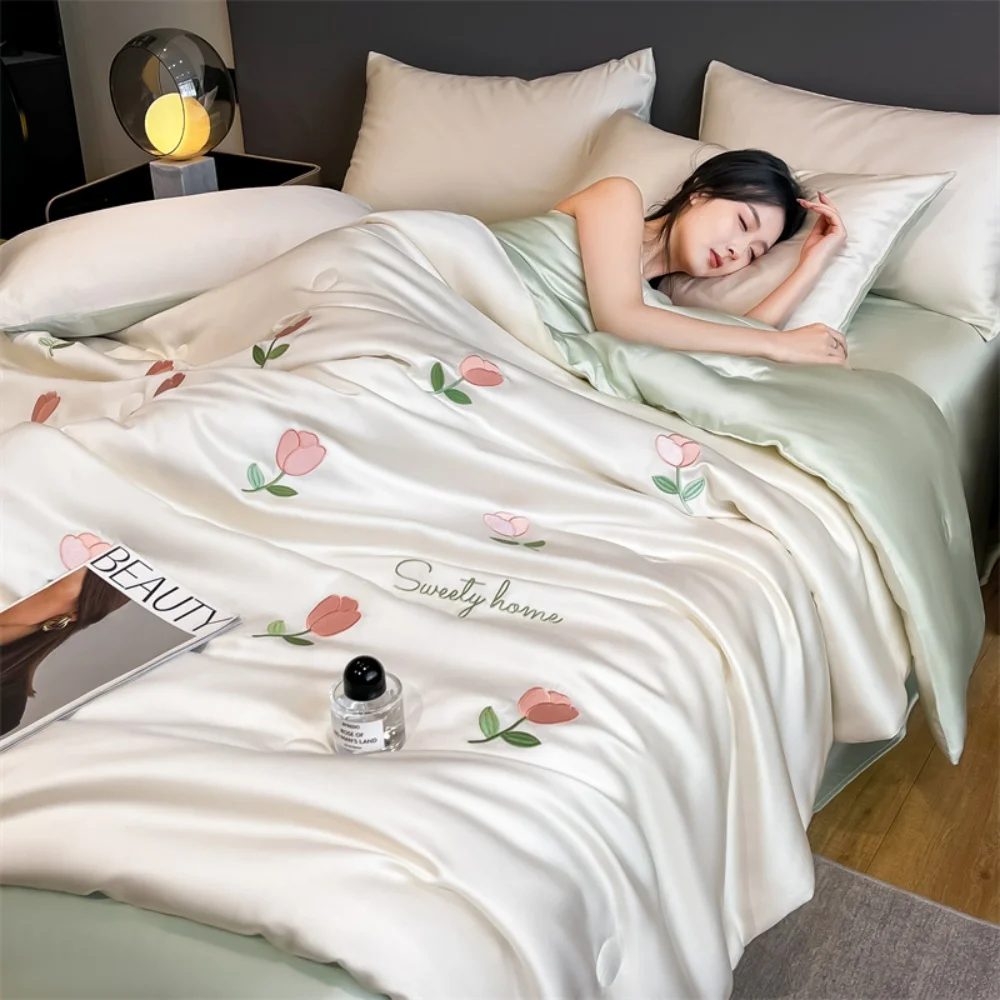 

Summer Ice Silk Cool Embroidery Summer Quilt Four-Piece Sets Thin Quilt Bed Sheet With Pillowcases Air Conditioner Bedding Set