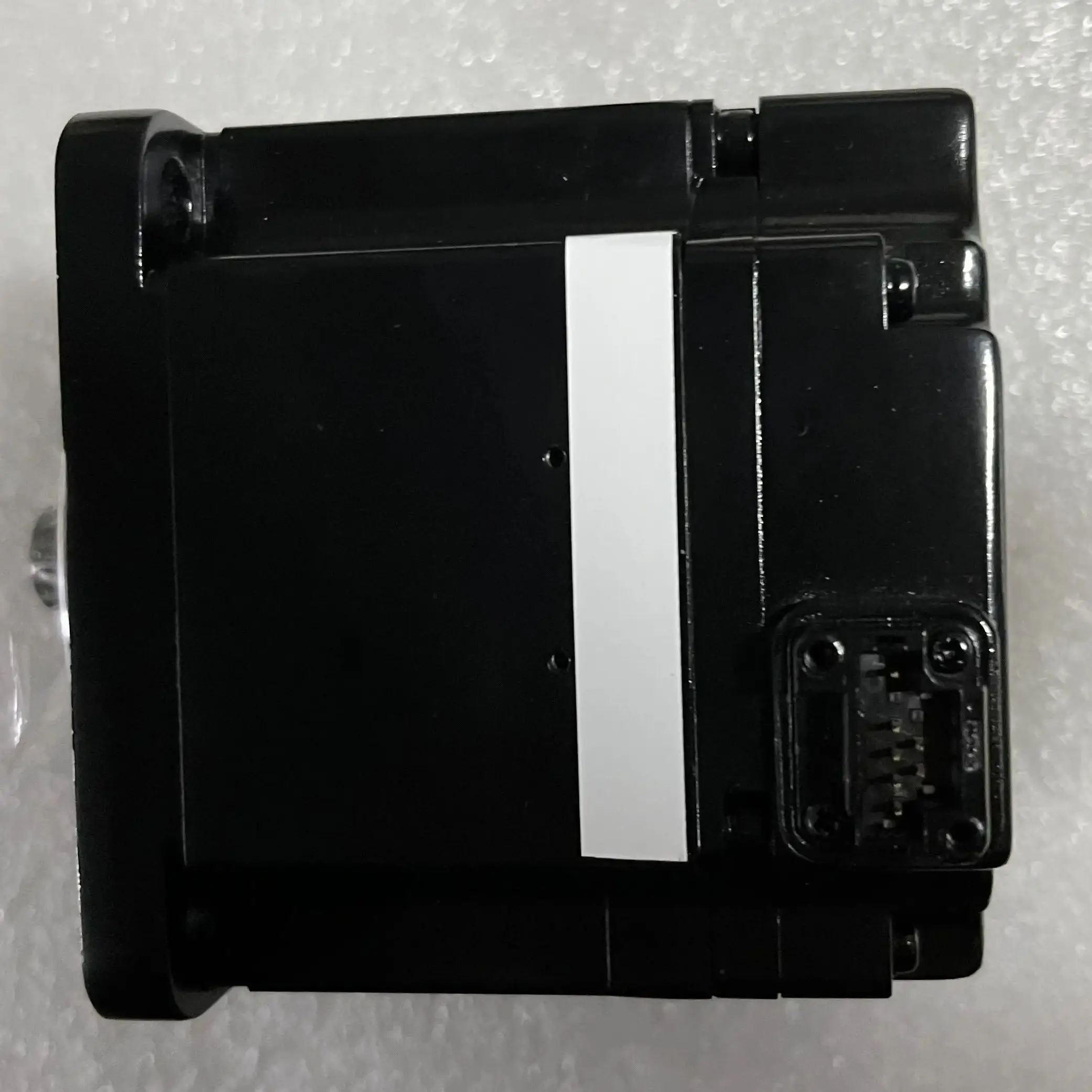 Genuine Original SGMPS-04ACAHB61-E Brand new Servo motor SGMPS 04ACAHB61 E，Fast shipping