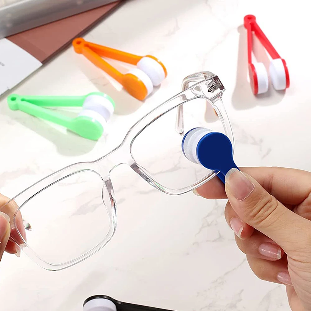 Mini Eyeglass Sunglass Microfiber Cleaner Glasses Cleaning Clip Lens Soft Brush (Random Color)