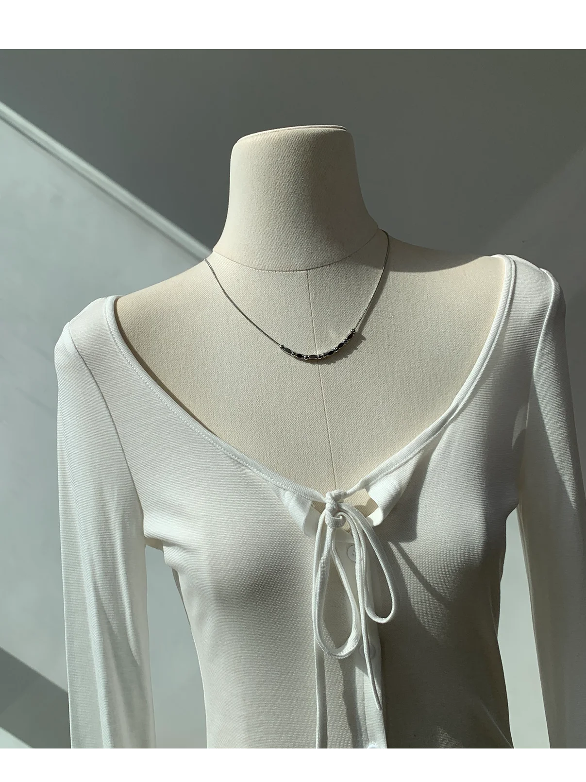 Elegant V-Neck T-Shirt Women's Long Sleeve Button-Up Cardigan Style Slim Fit Ruffle Detail Casual Fashion Spring Summer Top
