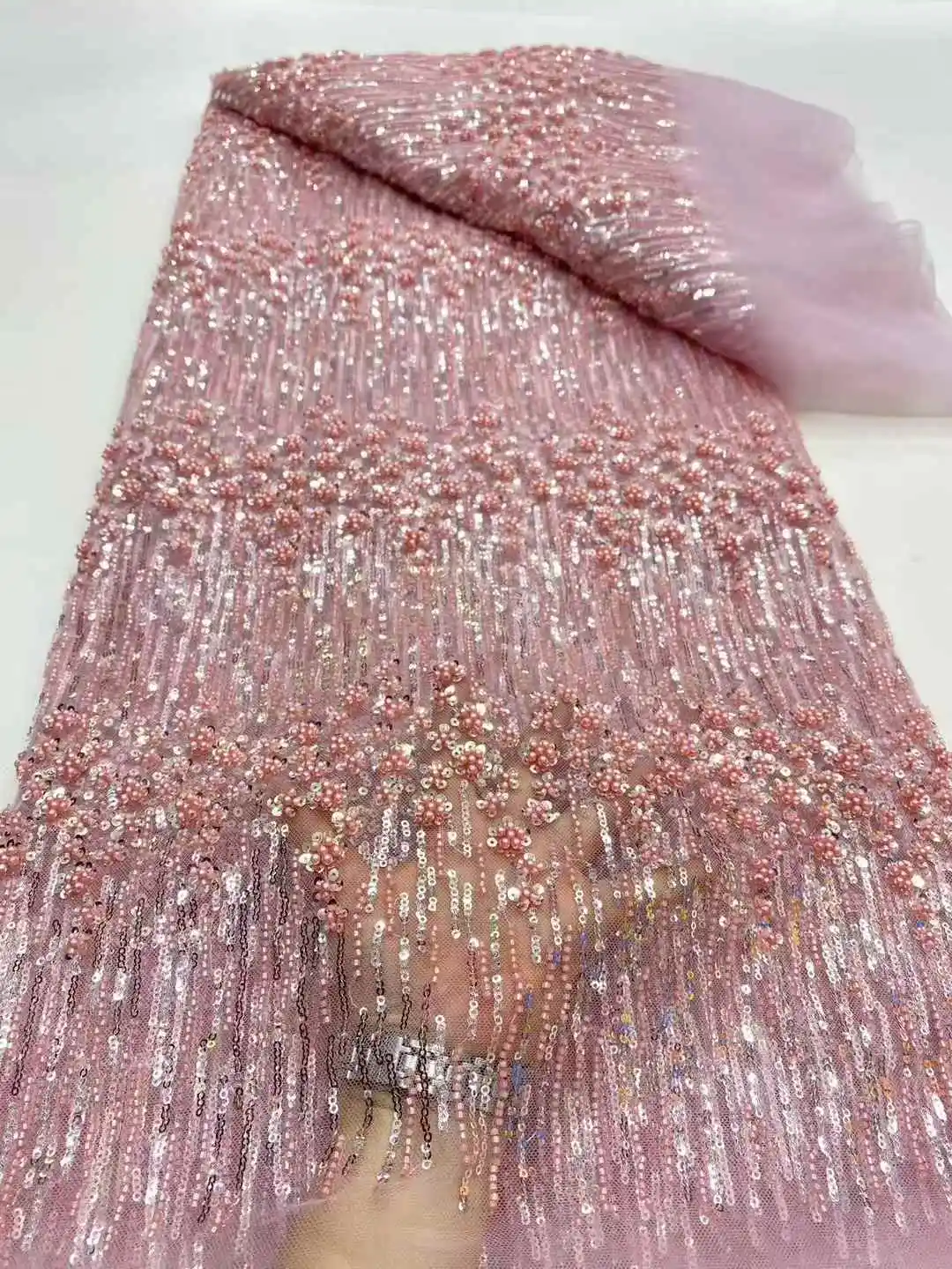 2025 럭셔리 신상 패션 디자인 원단 핸드메이드 자수 레이스 고품질 레이스 비즈 및 스팽글 여성 웨딩 파티 의류