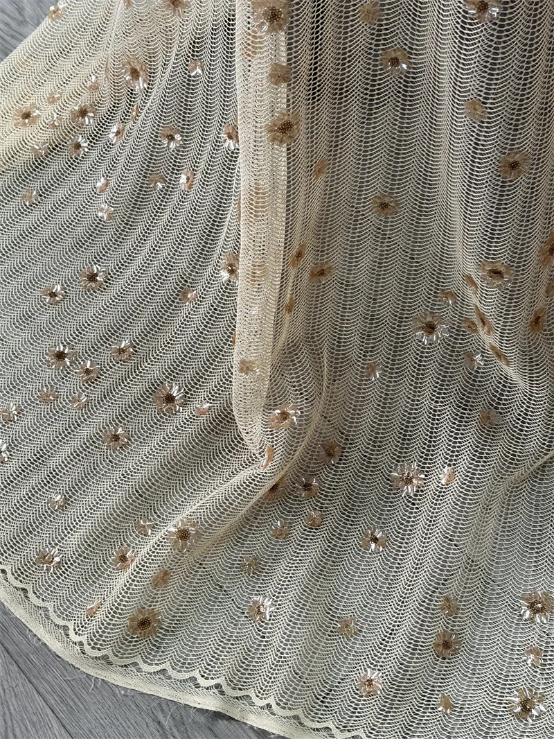 

New wave mesh pattern small daisy embroidered sequin fabric, breathable women's dress fabric, DIY sewing fabric