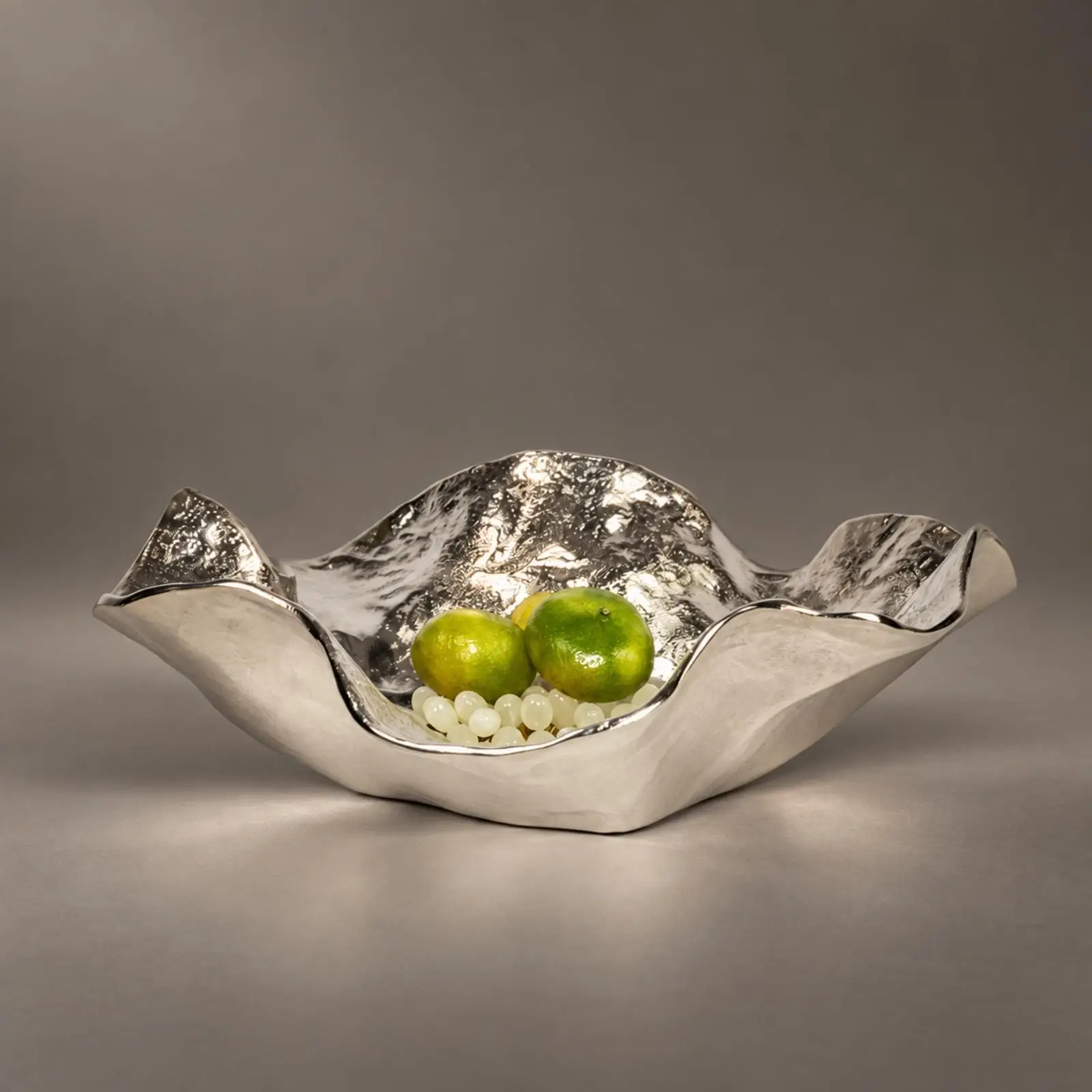 Leaf-Shaped Aluminum Tray Silver-Toned Shallow Bowl Tray with Raised Edges Hammered Aluminum Fruit Bowl Slim Versatile
