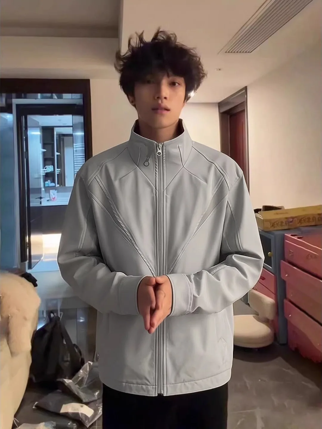 

Мужская весенняя модная куртка-пилот в стиле пэчворк с деконструированными вставками, приталенного кроя, на молнии, без капюшона