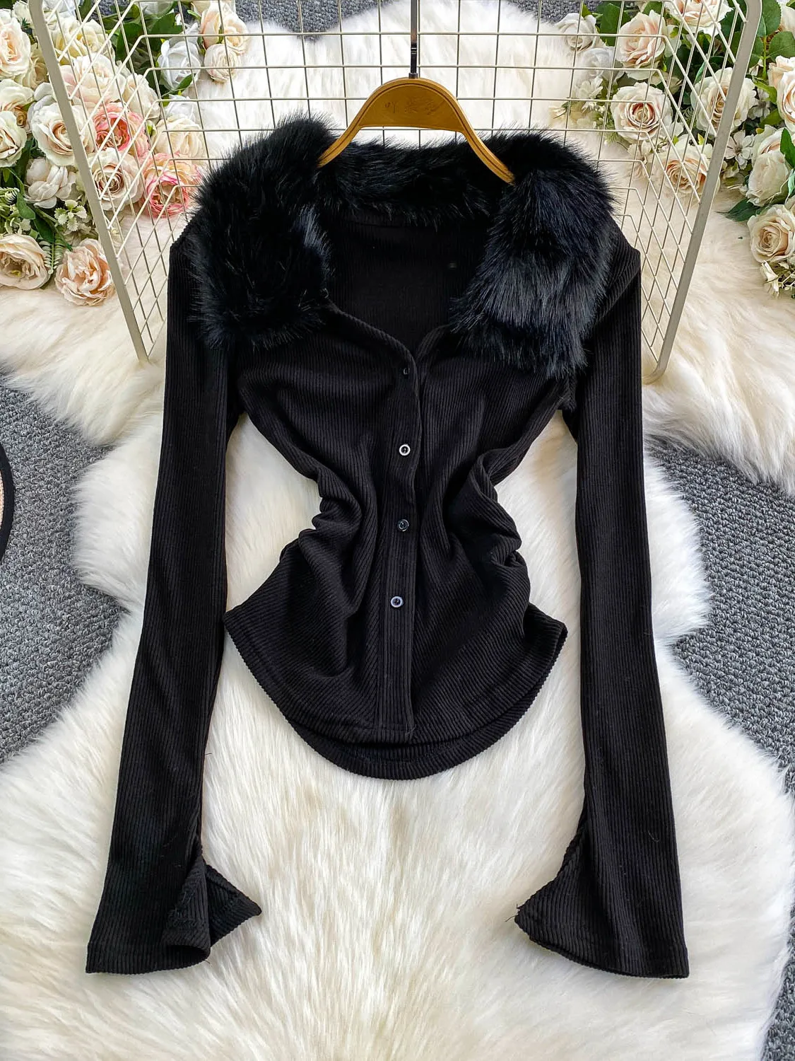 เสื้อคลุมคาร์ดิแกนเปิดไหล่ทรงวีเซ็กซี่สำหรับผู้หญิง ป้องกันริ้วรอย แต่งขนเฟอร์ จับจีบ ช่วยให้ดูผอม เอวเข้ารูป สไตล์เกาหลี เหมาะสำหรับใส่ไปทำงาน