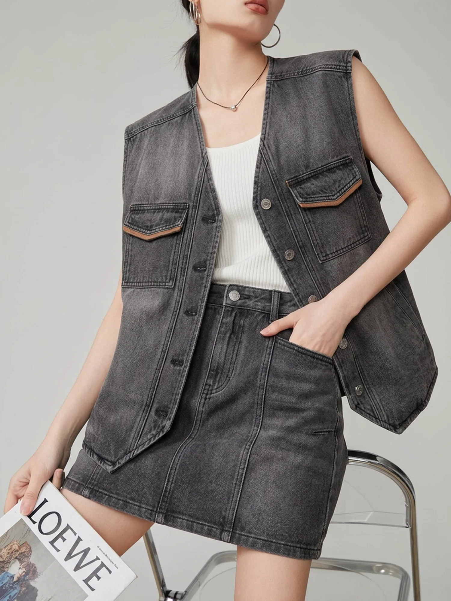 

Retro Casual Workwear Denim Vest Set Sleeveless Layering High Waist Skirt Two Piece Set Summer Fashion Women's Ensemble