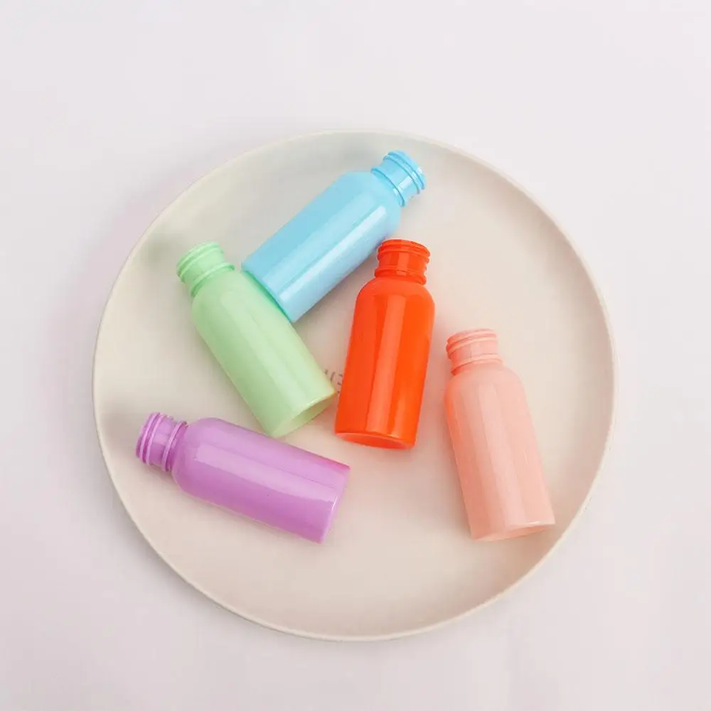 

Hand Soap Hand Sanitizer Carabiner Hook Refillable Bottles Atomiser Trigger Spray Bottles Spray bottle With Keychain