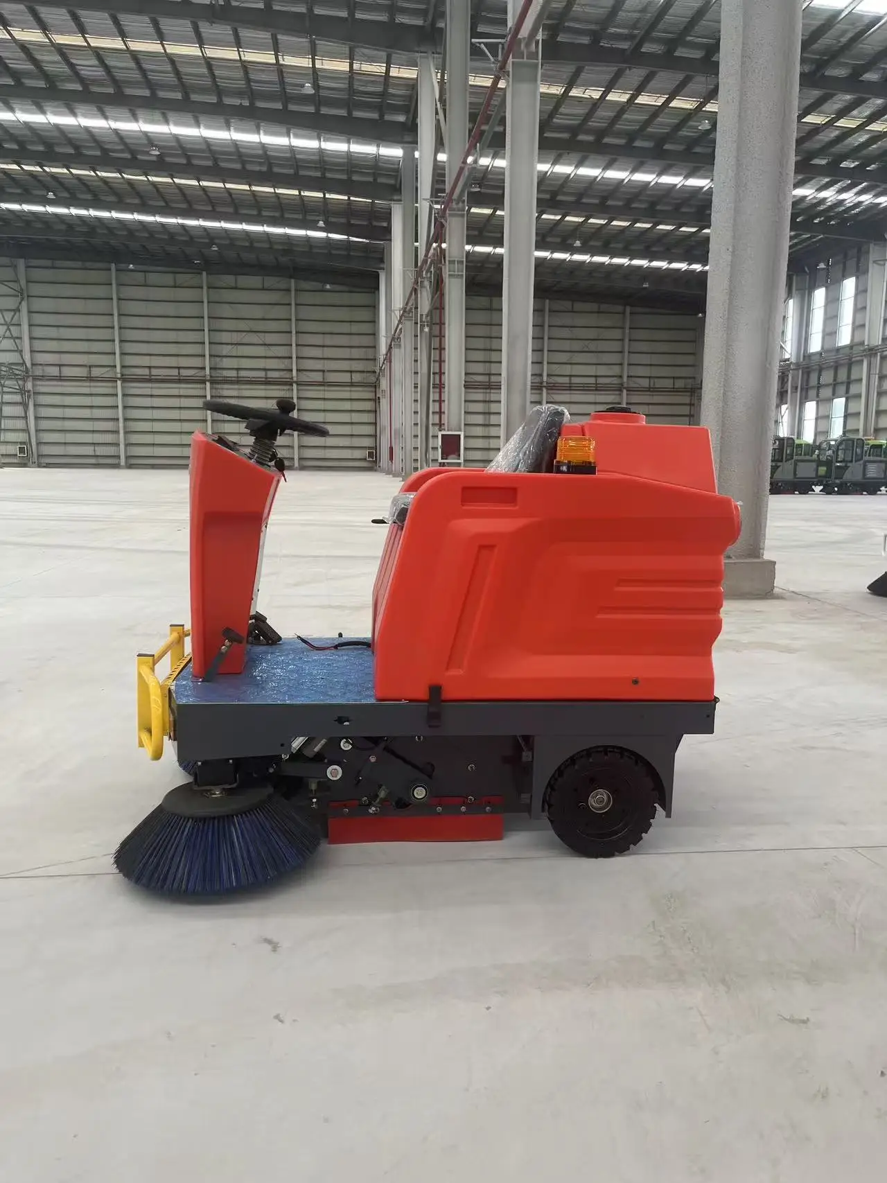 SW-1300 Macchina per la pulizia dei pavimenti Spazzatrice multifunzionale per esterni efficiente e a risparmio energetico