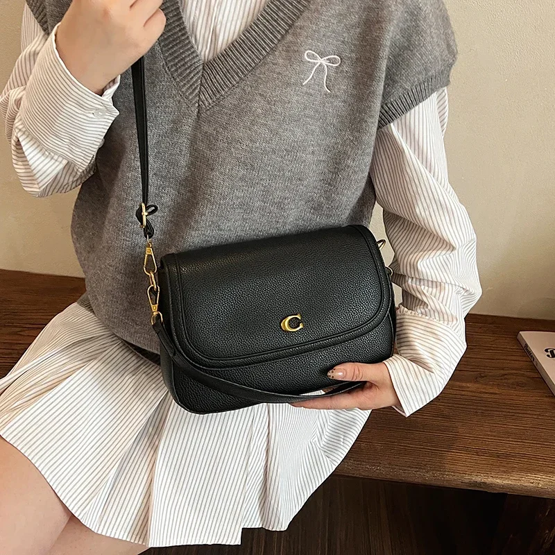 

Stylish Designer Minimalist Diaper Bag For Women Elegant Leather Large Capacity Tote Bag Luxury Vintage Casual Commuter
