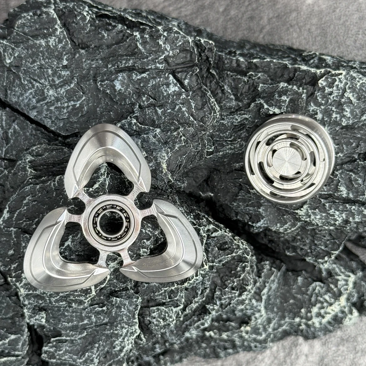 Jouets sensoriels en métal Fidget Spinner curseur EDC Anti-Stress outil de mise au point tdah taille de poche Durable roulement à billes en acier inoxydable cadeau